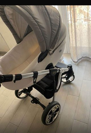 Passeggino Trio: leggero e grigio