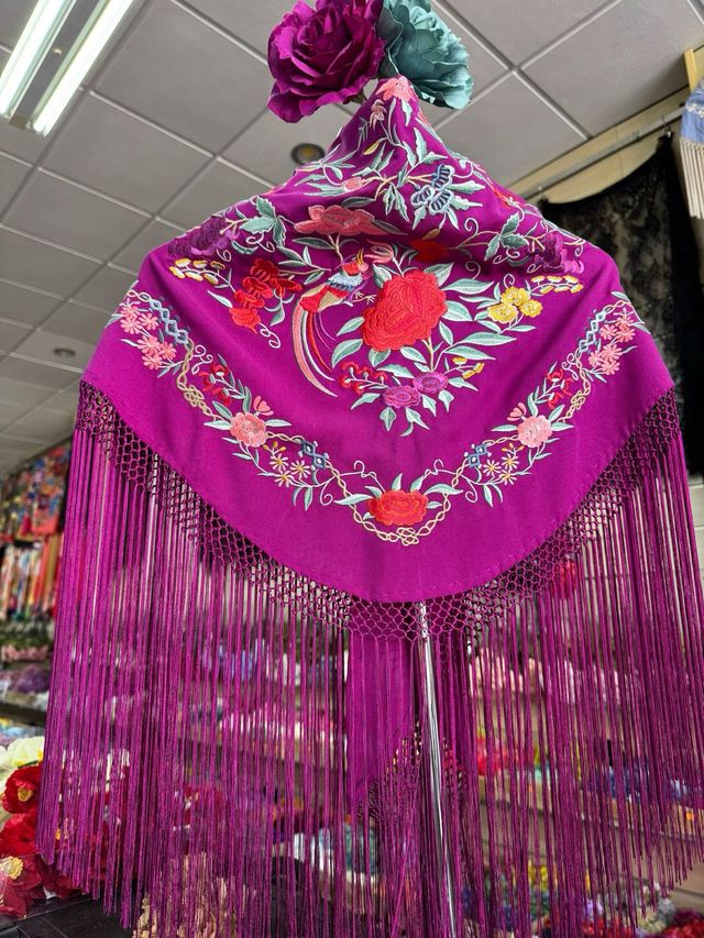 Manton bordado buganvilla