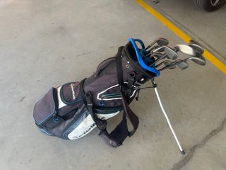 Bolsa con palos de golf