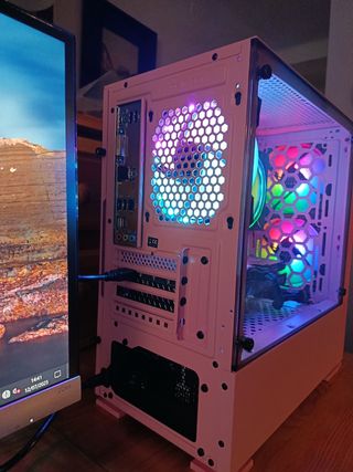 PC Gamer 
 AMD Ryzen 5600x RTX 3060Ti