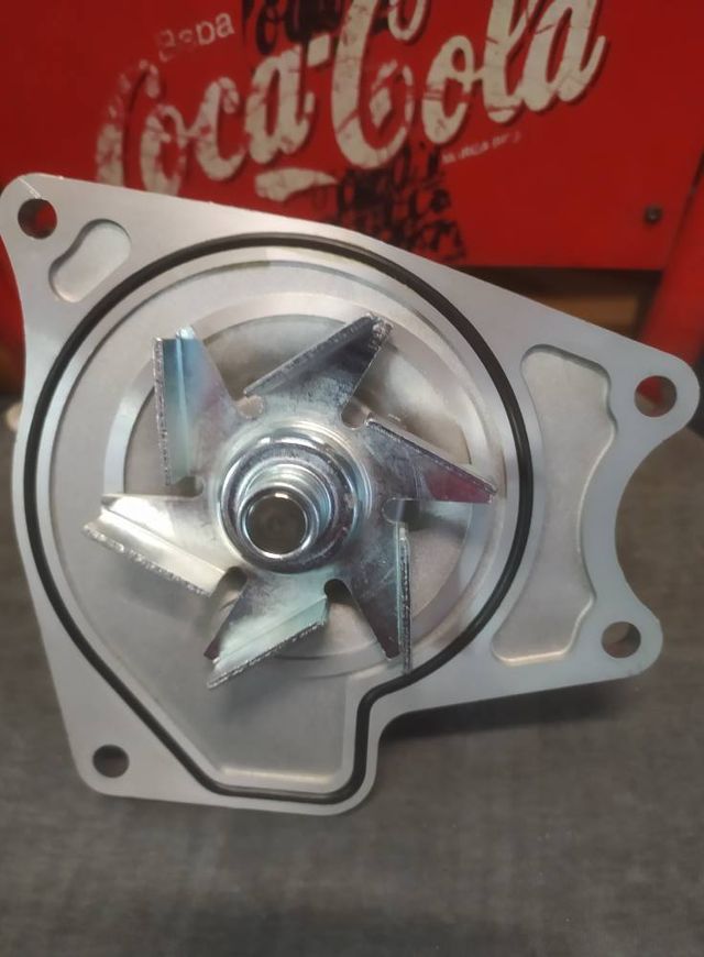 Bomba de Agua AISIN WPM-047V - Mitsubishi Montero.