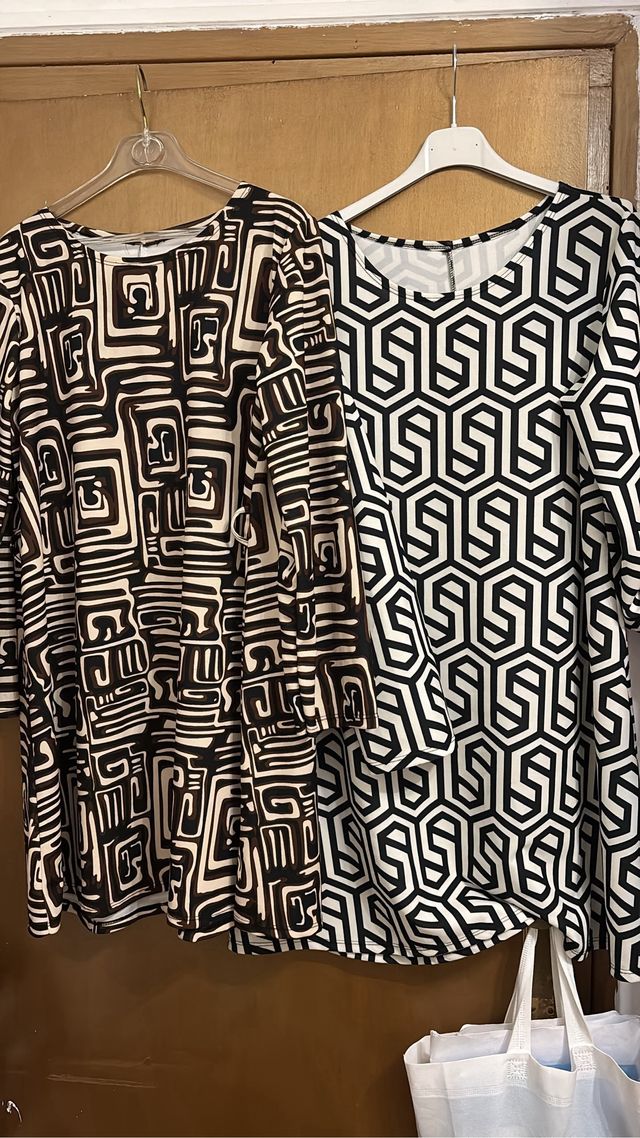 Falda midi estampada y abrigo gris varioas cosas