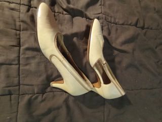 Zapatos beige tacón