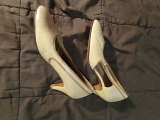 Zapatos beige tacón