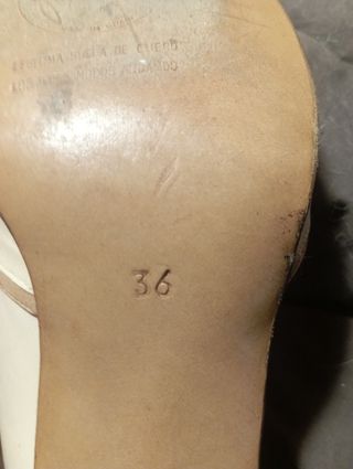 Zapatos beige tacón