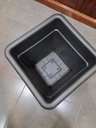 Maceta cuadrada gris - Plástico