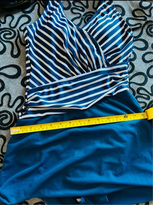 Costume intero a righe blu e bianco