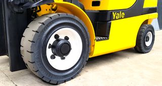 CARRETILLA ELEVADORA GAS 3.500KG TRIPLE SEMINUEVA