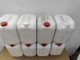 8 bidones 20L - plásticos