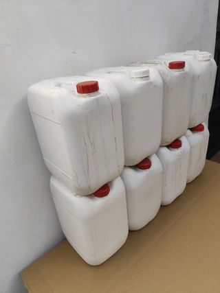 8 bidones 20L - plásticos