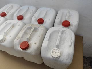 8 bidones 20L - plásticos