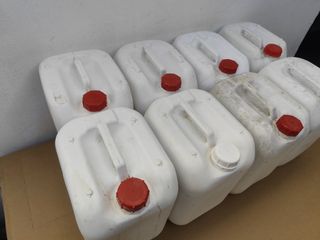 8 bidones 20L - plásticos