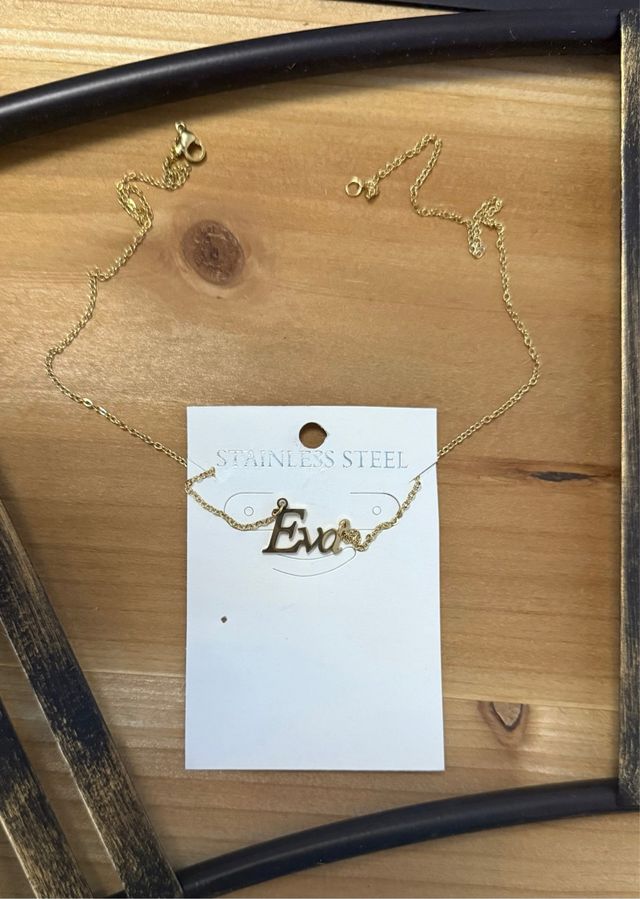 Colar com nome Eva - Aço Dourado