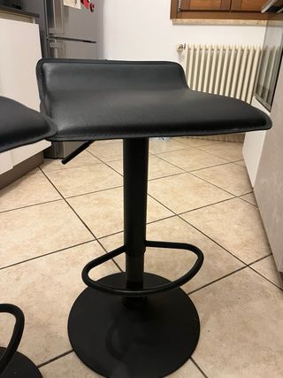 Coppia di sgabelli regolabili