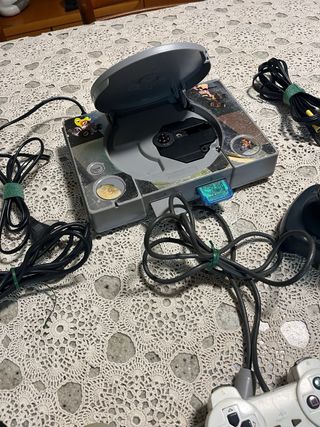 PlayStation 1 (Sony) con accessori