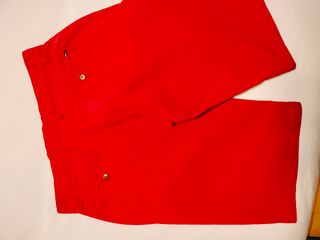 Bermuda Tommy Hilfiger roja, talla 30.