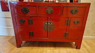 Aparador chino rojo antiguo
