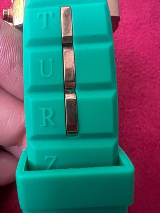 Reloj Submariner dorado y verde