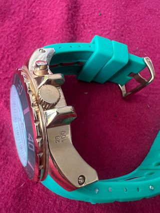 Reloj Submariner dorado y verde