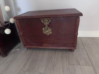 Baúl madera tallado - Decorativo