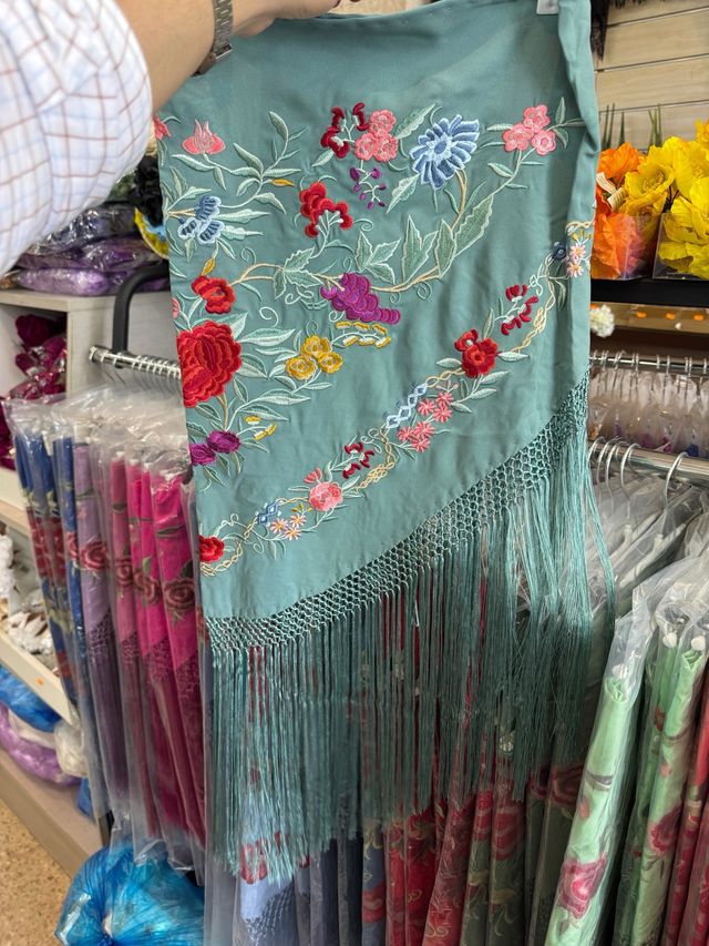 Manton bordado flores - Verde agua