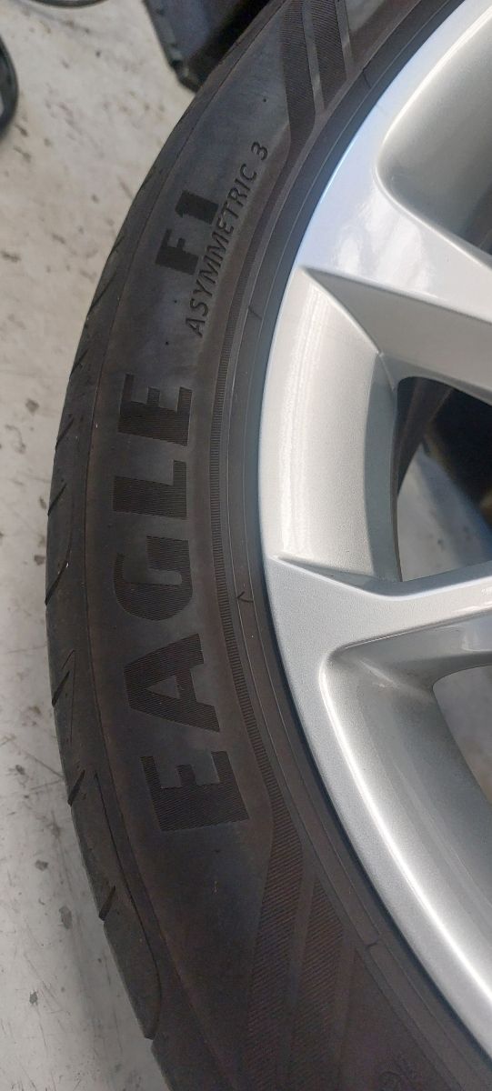 Llantas 18“ cupra con neumáticos245/45/R18 goodyea