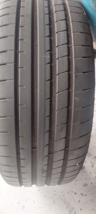 Llantas 18“ cupra con neumáticos245/45/R18 goodyea