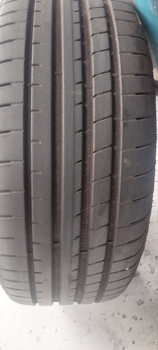 Llantas 18“ cupra con neumáticos245/45/R18 goodyea