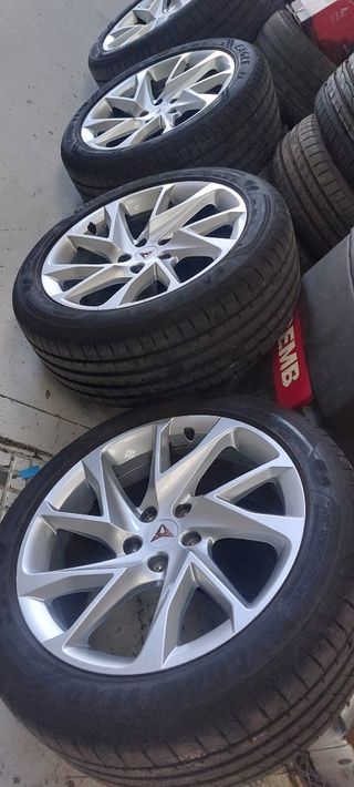 Llantas 18“ cupra con neumáticos245/45/R18 goodyea