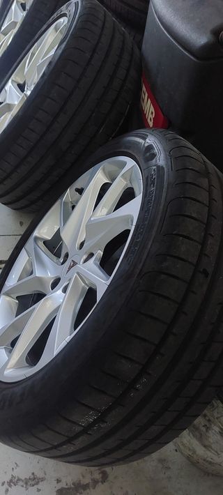 Llantas 18“ cupra con neumáticos245/45/R18 goodyea