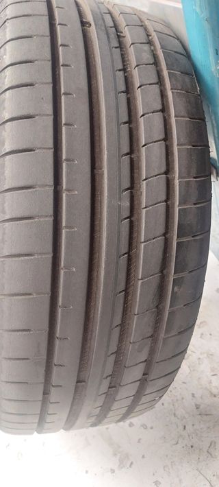 Llantas 18“ cupra con neumáticos245/45/R18 goodyea