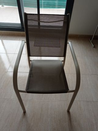 Silla de jardín o interior.