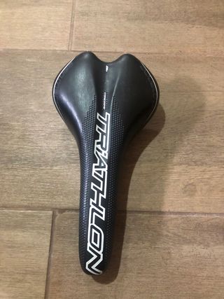 Sillín de triatlón cómodo marca sanmarco