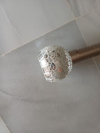 2 lampade e 1 asta per tende con accessori