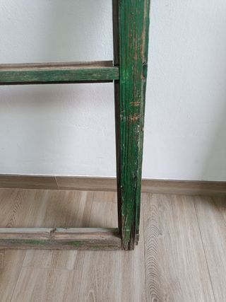 Marco ventana antiguo verde