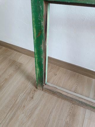 Marco ventana antiguo verde