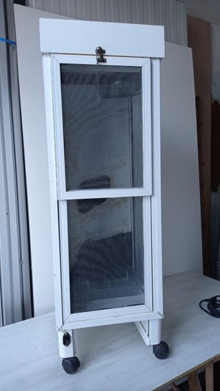 Terrario rinconero de aluminio