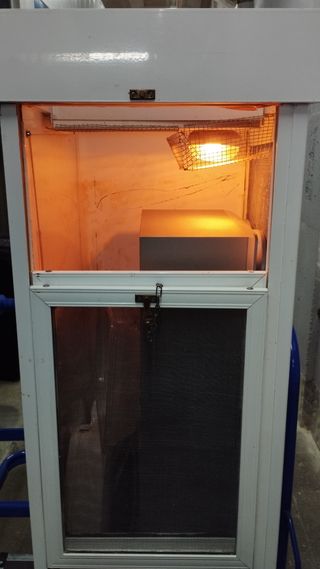 Terrario rinconero de aluminio