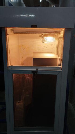 Terrario rinconero de aluminio