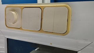 Terrario rinconero de aluminio