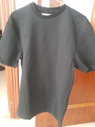 Camiseta negra River Island.