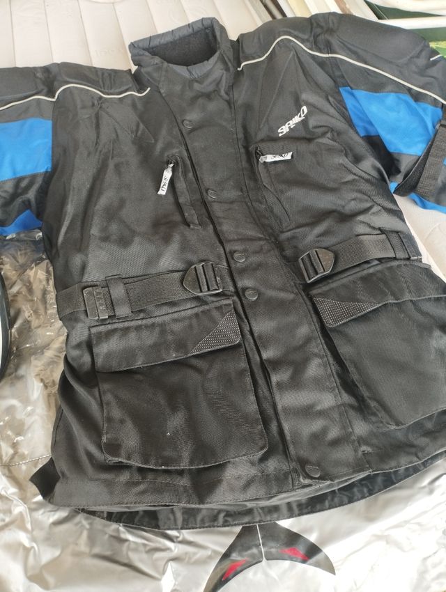 Casco y cazadora moto SAIKO