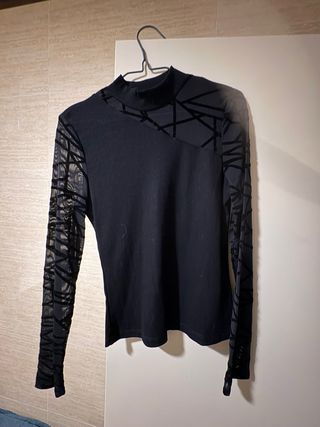 Top negro c/mangas transparentes