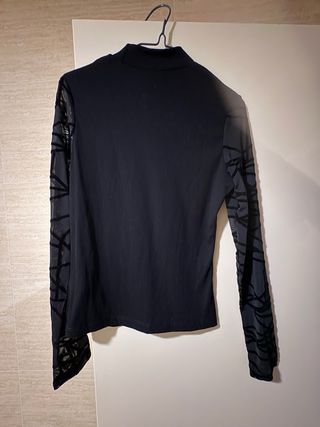 Top negro c/mangas transparentes