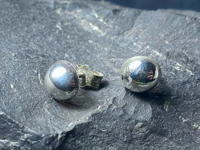 Pendientes de platade ley  media esfera