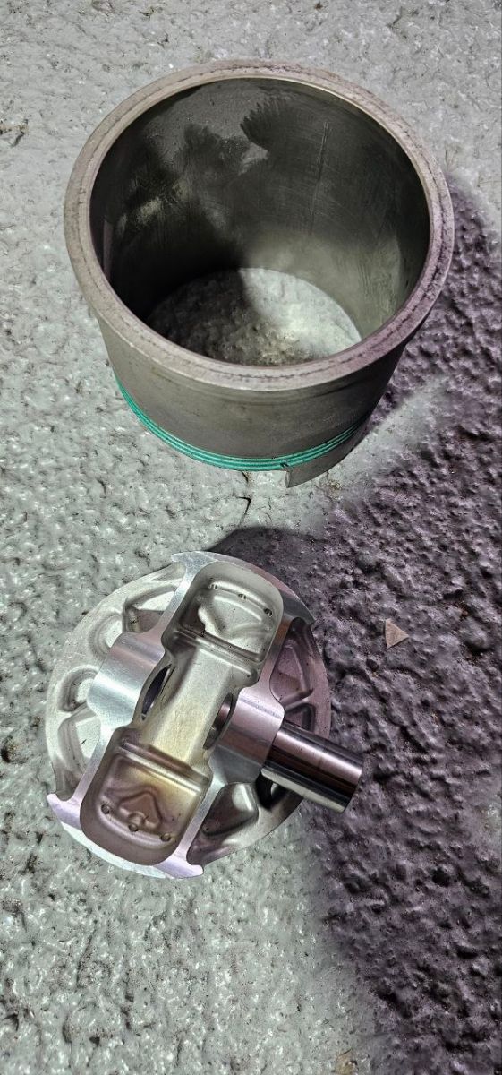 Piston y camisa HUSABERG 550