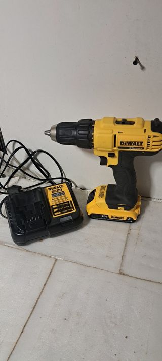 Taladro Dewalt DCD771 + Batería y Cargador