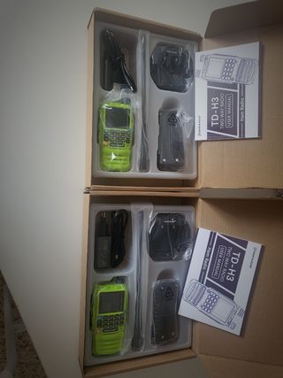 Dos radios bidireccionales banda aerea a estrena