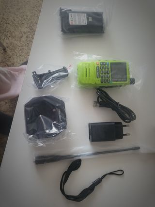 Dos radios bidireccionales banda aerea a estrena