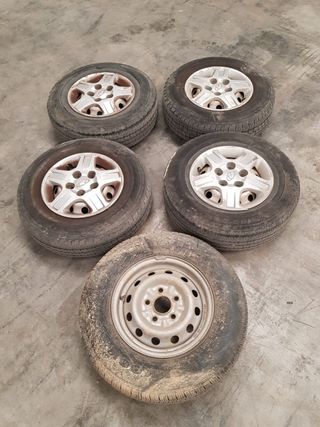 5 llantas Hyundai H1 del 2001